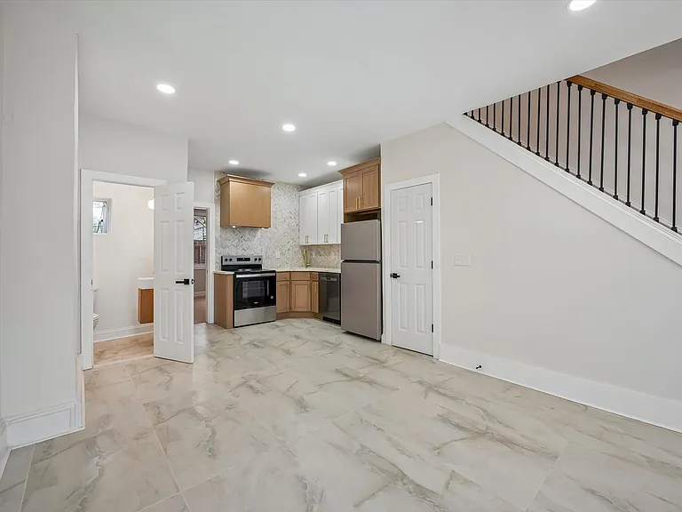 4946 Aspen St — Photo 3