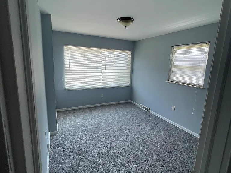 714 W 35th St #1 — Photo 5