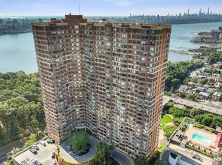 100 Old Palisade Rd APT 1710, Fort Lee, NJ 07024