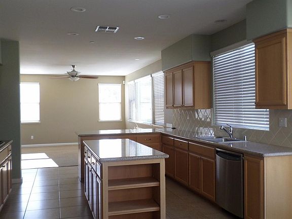 3rd image of 1027 Park Stream Dr