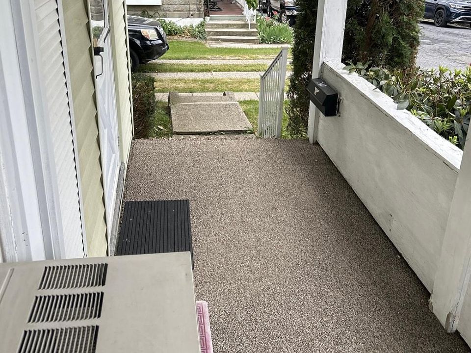 1st image of 210 N Heller Ave