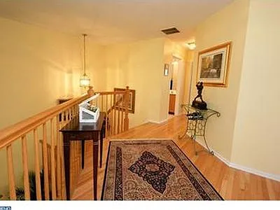 160 Neil Ct — Photo 3