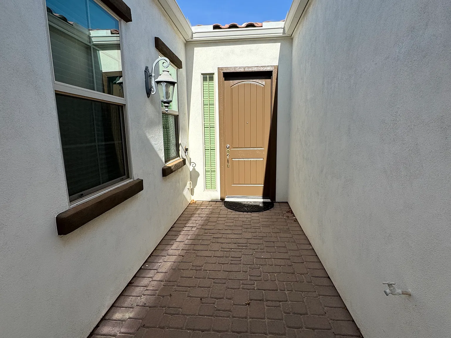 4 bed, 2550 sqft, $3,100 — Photo 2
