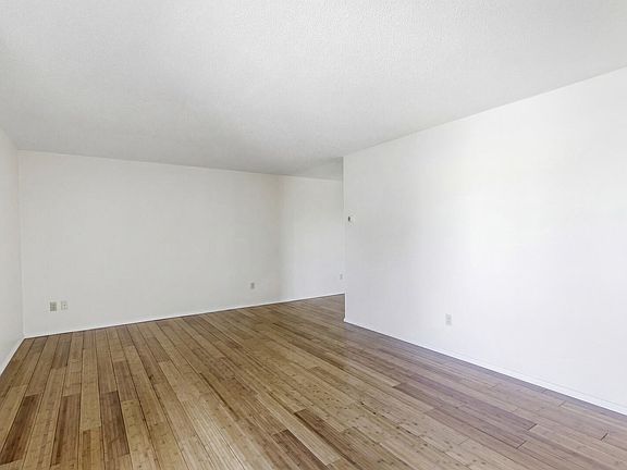 5th image of 4460 S Poplar St #204