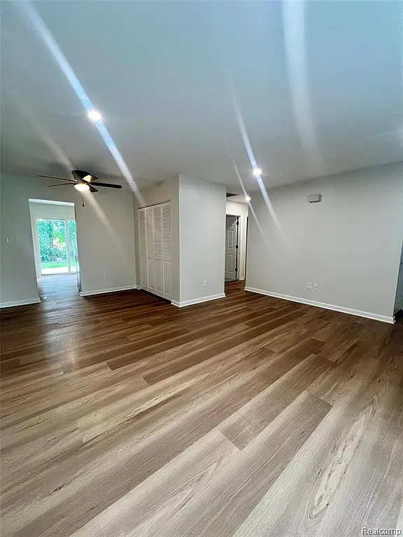2 bed, 1.0 bath, 976 sqft, $1,700 — Photo 4