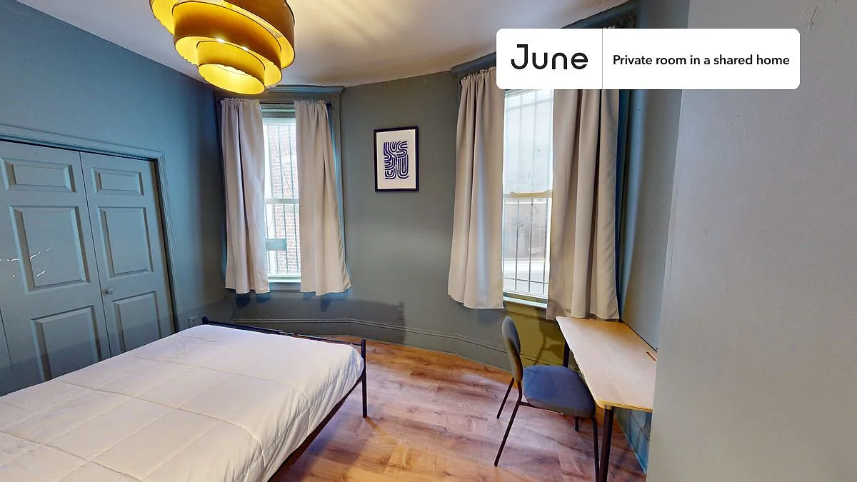 Queen bedroom in 5 bed/2 bath home in Columbia Heights #337 D — Photo 1