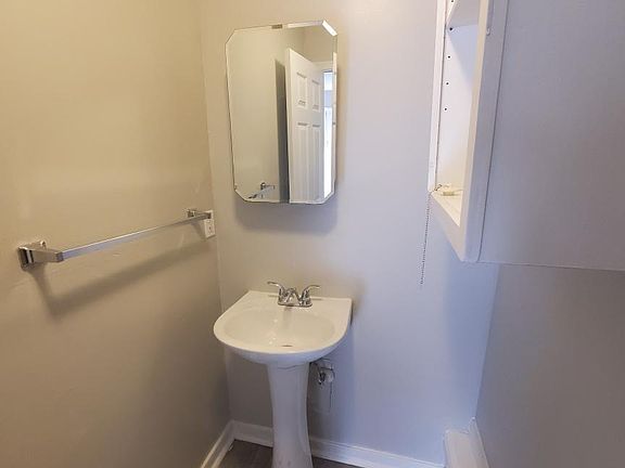 3rd image of 733 S Sycamore St #2