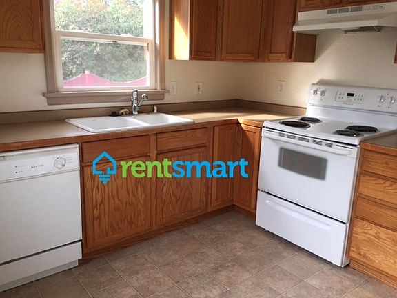 3rd image of 170 S Davis St