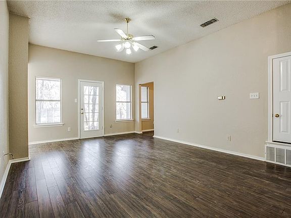 5th image of 709 Oak Park Dr
