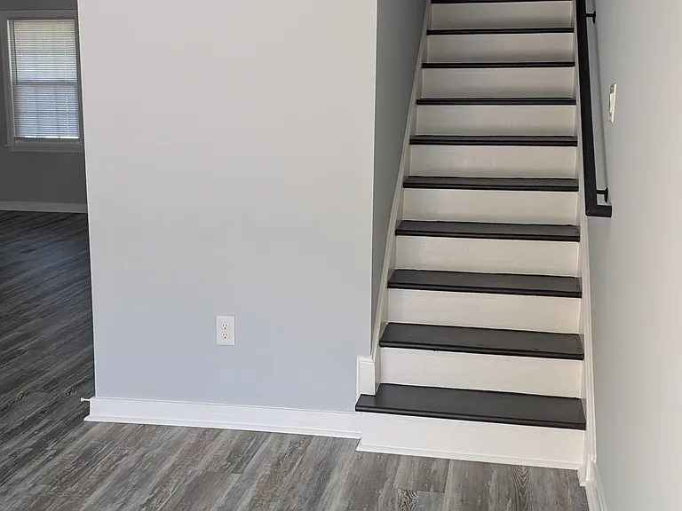 1613 Monteiro Ave — Photo 6