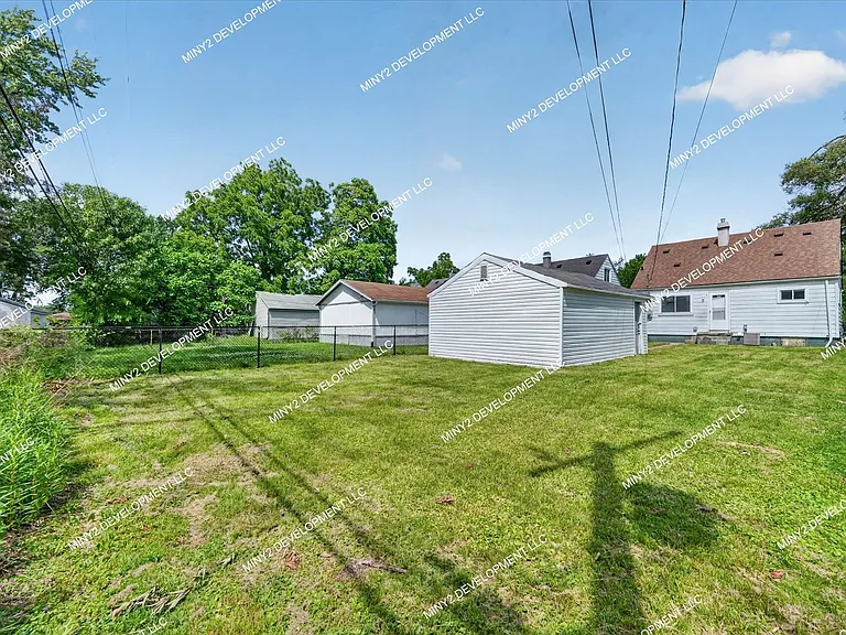 24273 Lauren Ave — Photo 24