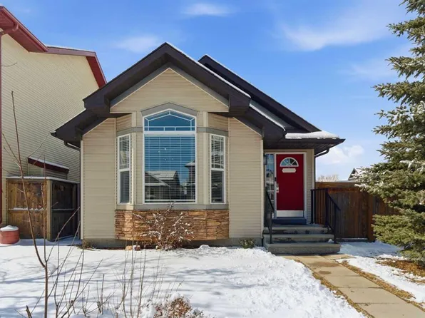 90 Cranberry Sq NE, Calgary, AB T3M 1J5