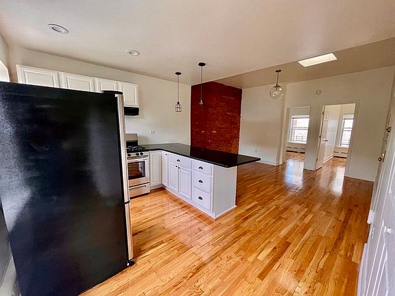2nd image of 297 Wythe Ave APT 4