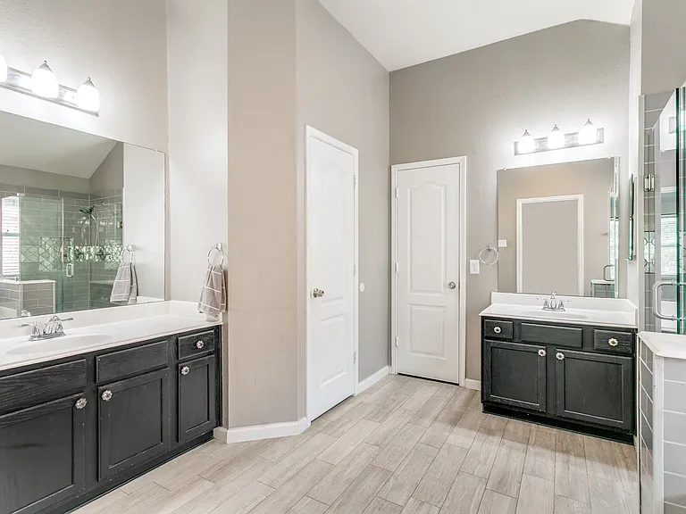 2408 Graystone Ln — Photo 11