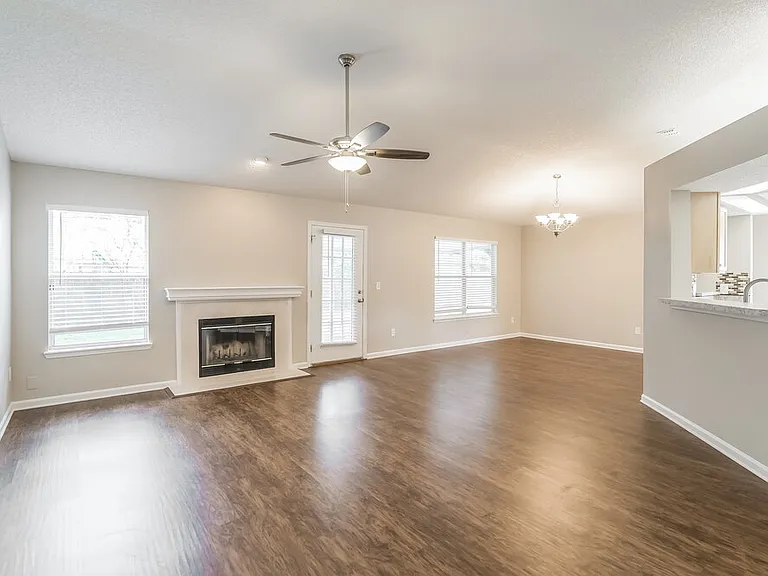 338 Wildberry Ct — Photo 2