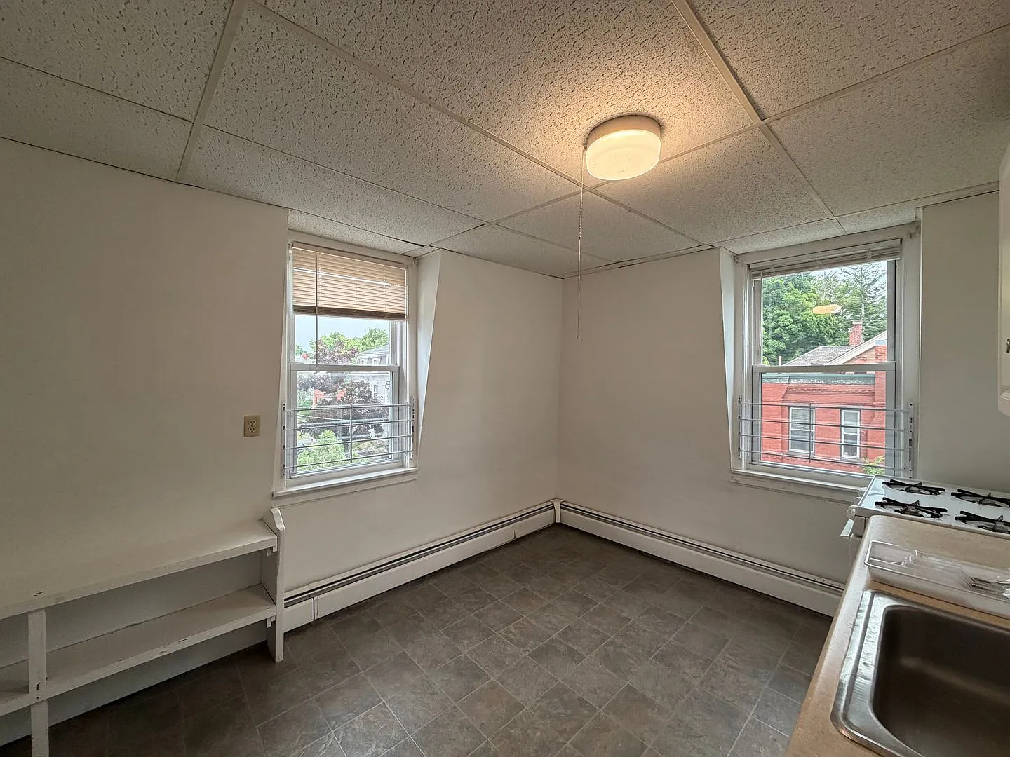 3rd floor 2 Bedroom Available in Haverhill - Available Now! — Photo 2