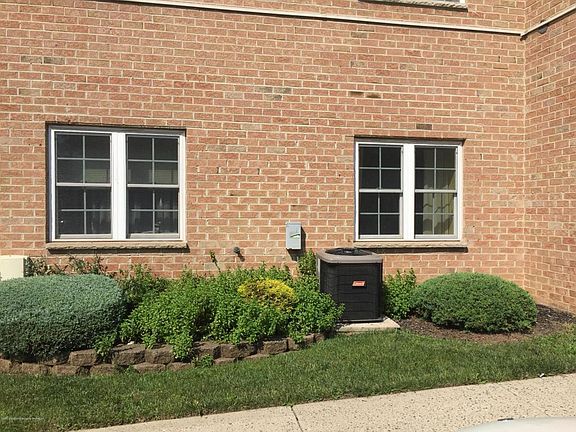 5th image of 85 Elmwood Park Dr APT 28