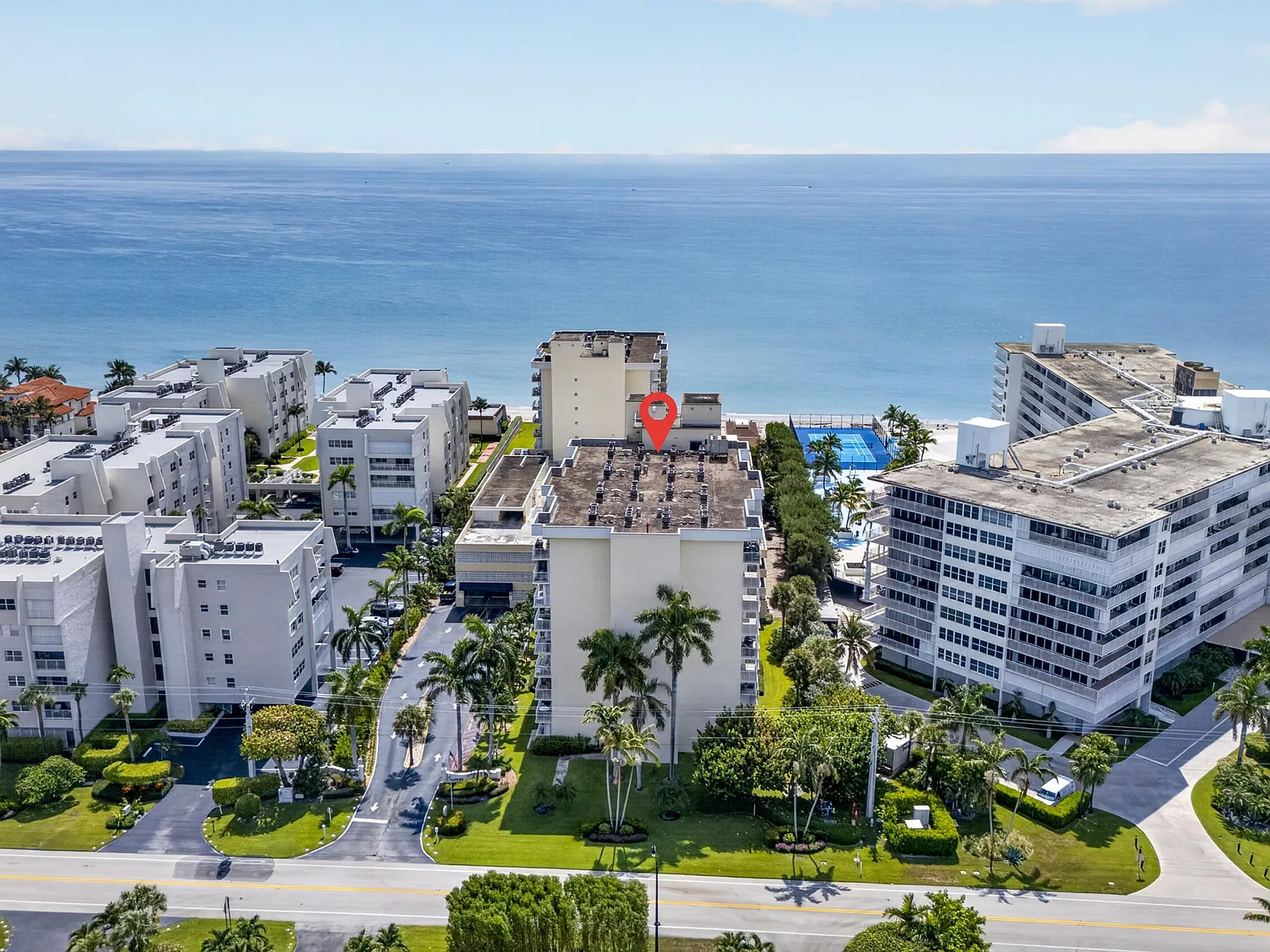 Le Chateau Royal Condo — Photo 4
