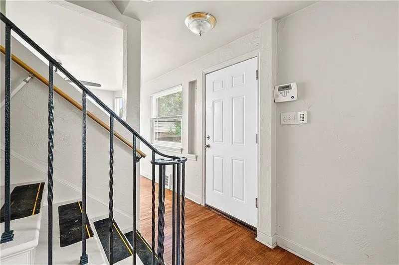 3 bed, 1.5 bath, 1283 sqft, $149,999 — Photo 3