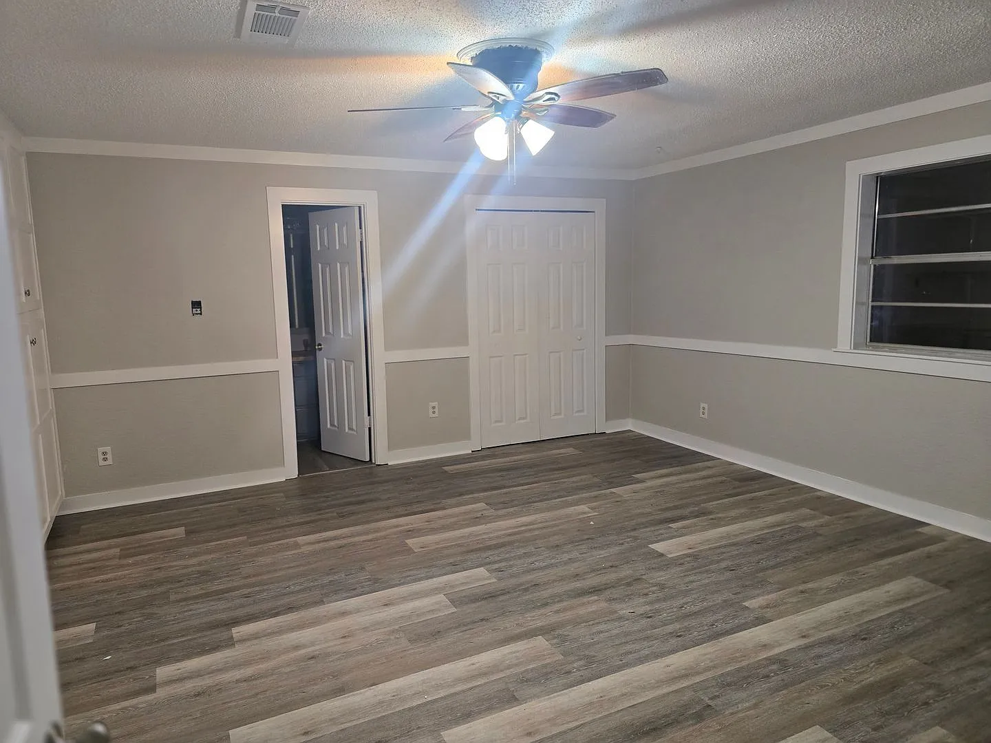 Fresh Paint-Nice Large Mc Crary Southern Hills Home-4br 2.5bth — Photo 4
