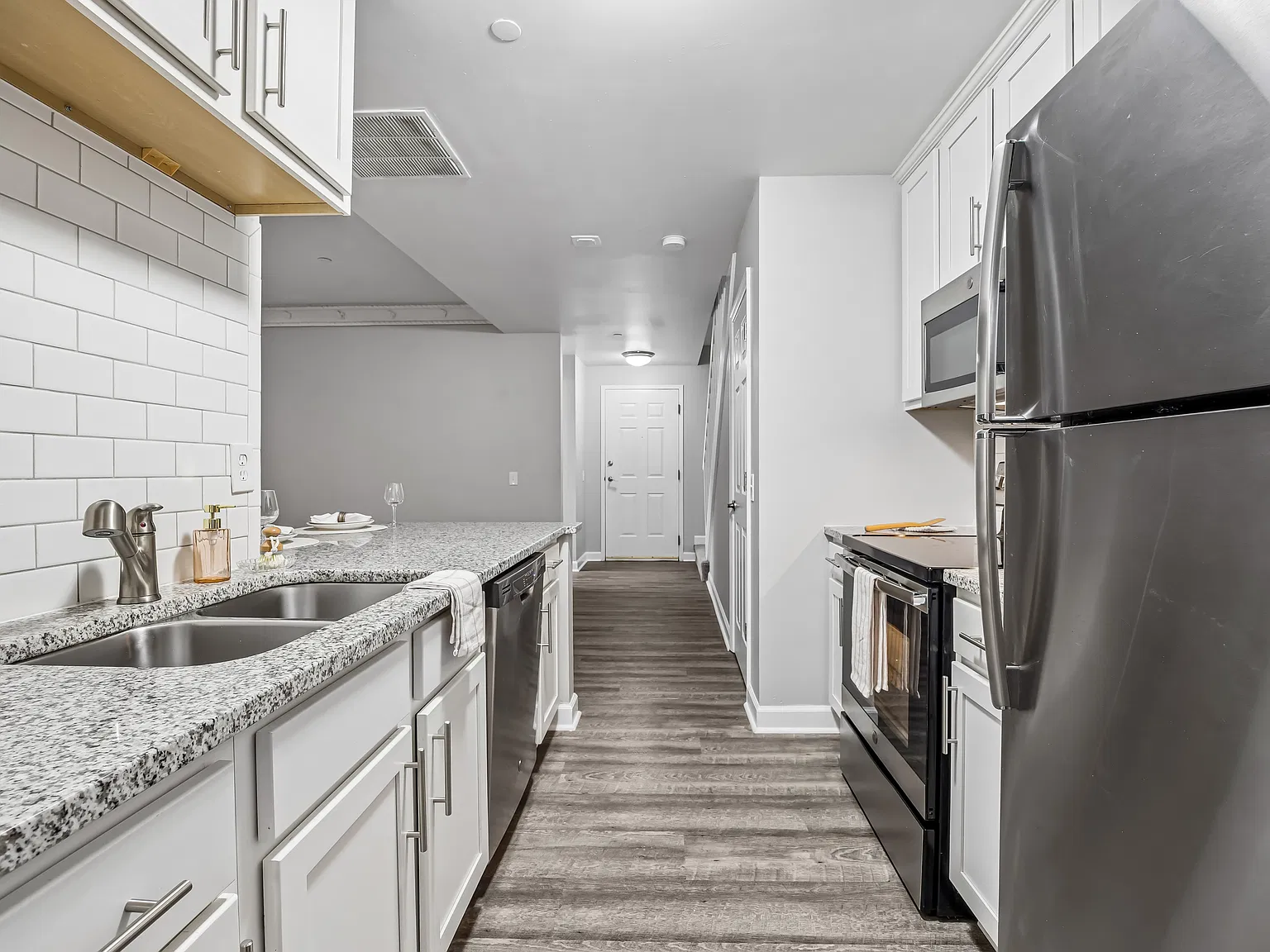 2 bed, 2.5 bath, 1062 sqft, $1,675 — Photo 3