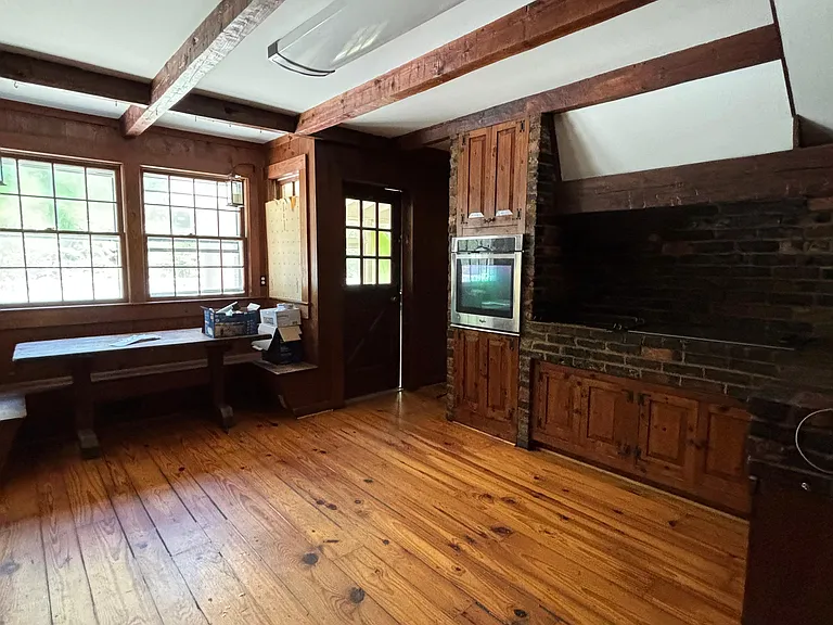 562 Goldmoor Dr NE — Photo 10