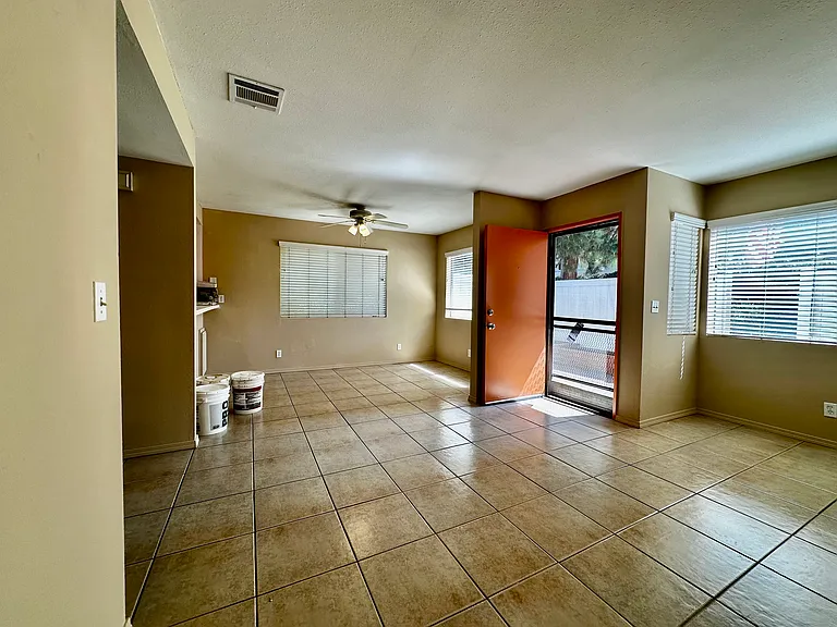 2447 Huntington Dr #11 — Photo 5