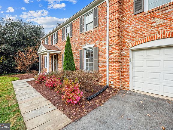 4th image of 9029 Willow Valley Dr