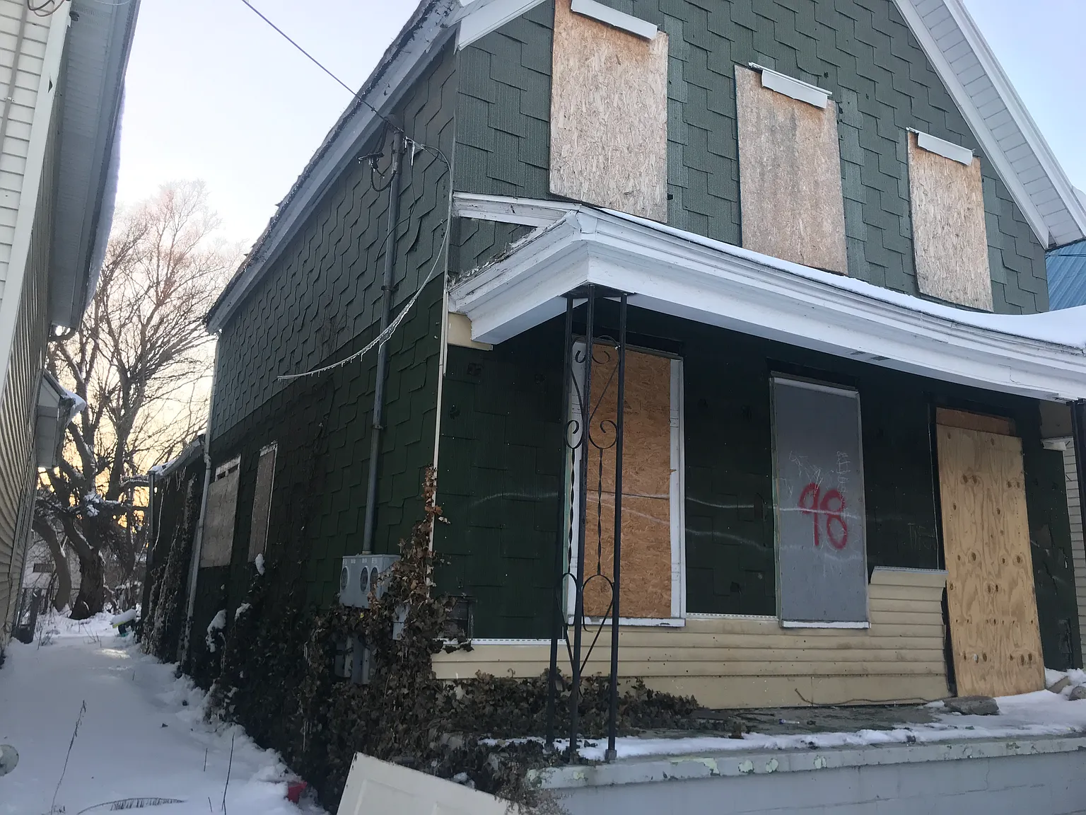 98 Saint Joseph Ave photo 1