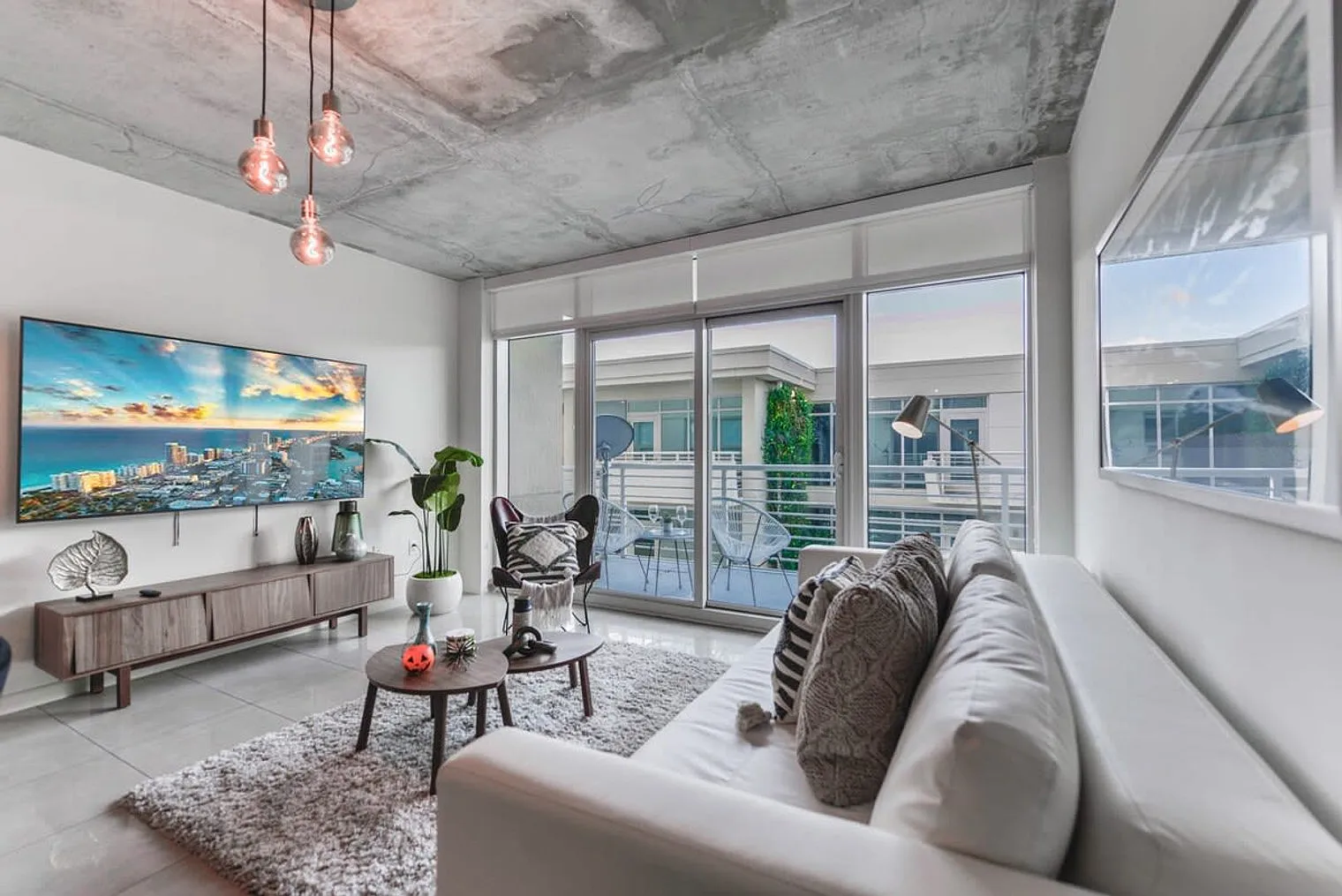 2 bed, 2.0 bath, 1087 sqft, $4,637 — Photo 1