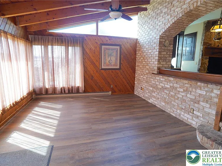 9020 Schantz Rd — Photo 5