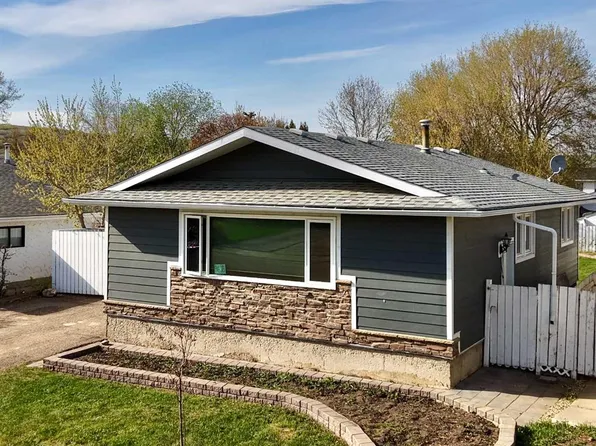 9618 S 80th Ave, Peace River, AB T8S 1E7