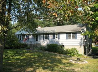 10 Gilbert Ln, Putnam Valley, NY 10579