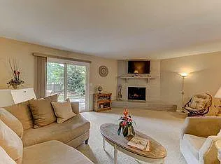 705 Ventura Pl — Photo 2