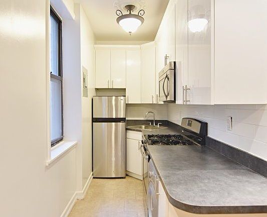 2nd image of 100 W 118th St APT 2A