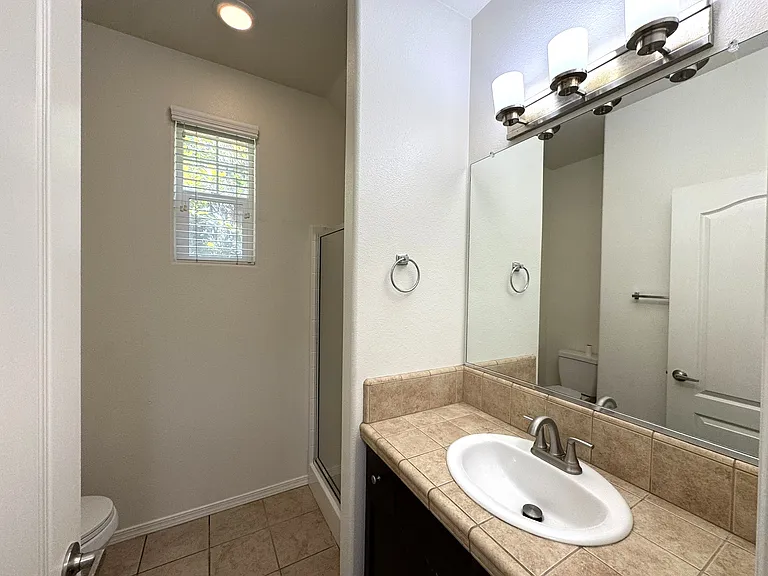 4060 Trenton Ave — Photo 6