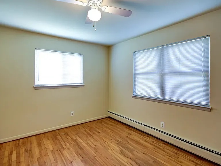 Fairfield Arms Apartments — Photo 17