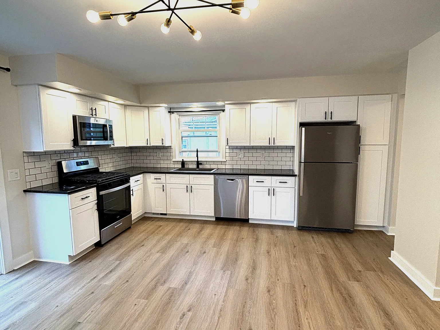 3 bed, 1600 sqft, $2,095 — Photo 3