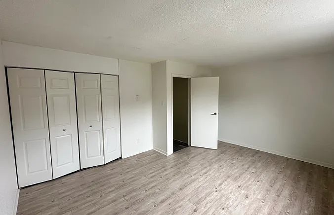 211 Glenforest Dr — Photo 9