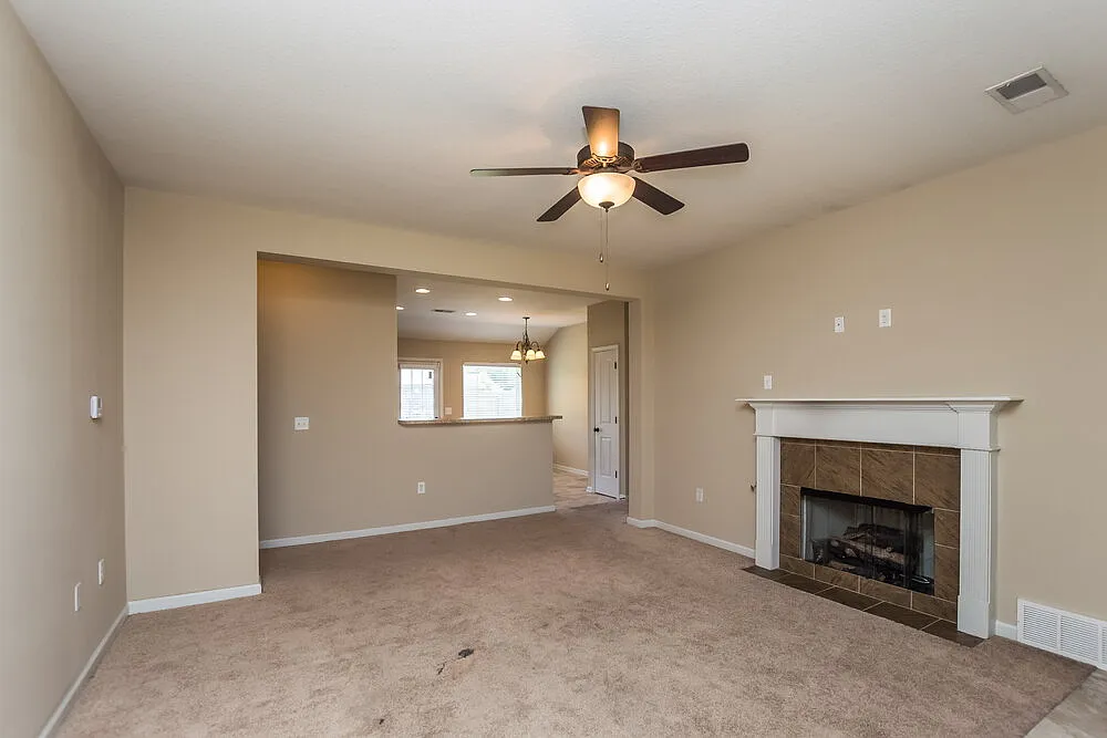 4 bed, 2.0 bath, 1622 sqft, $2,730 — Photo 2