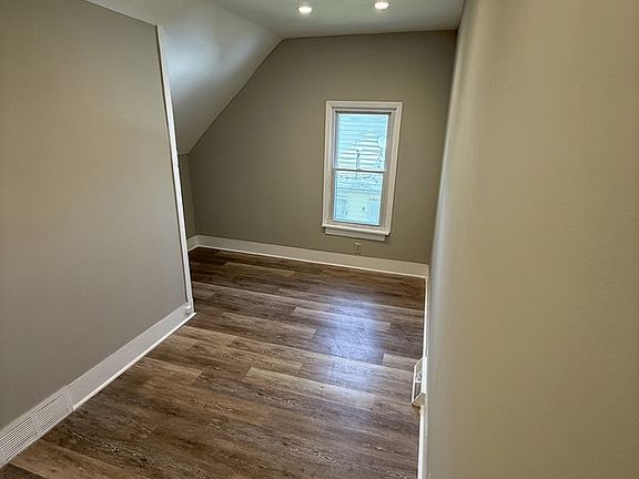 5th image of 30 Abbottsford Pl #4