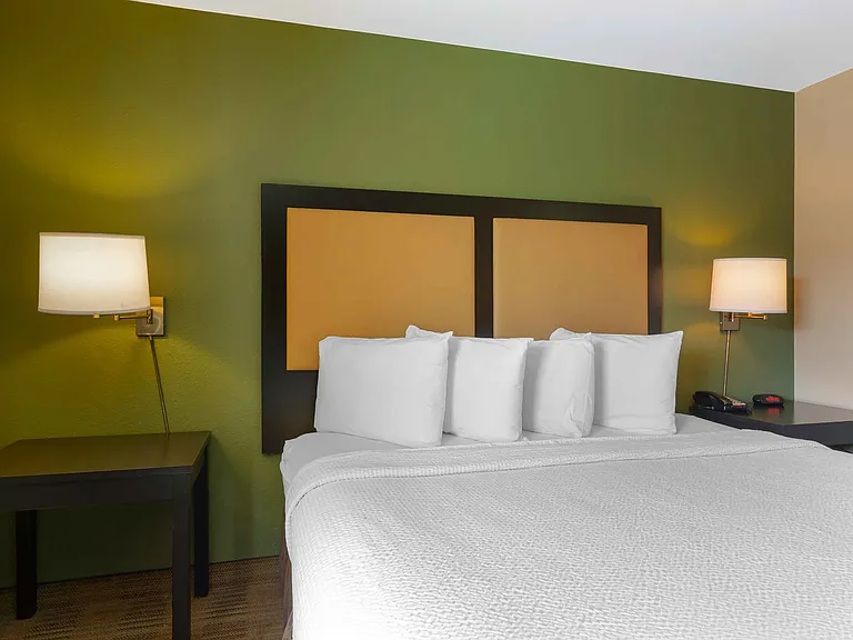 Deluxe Studio - 1 King Bed