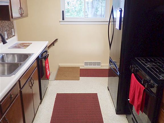 5th image of 2955 Douglas Dr
