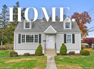 680 Jennings Rd, Fairfield, CT 06824