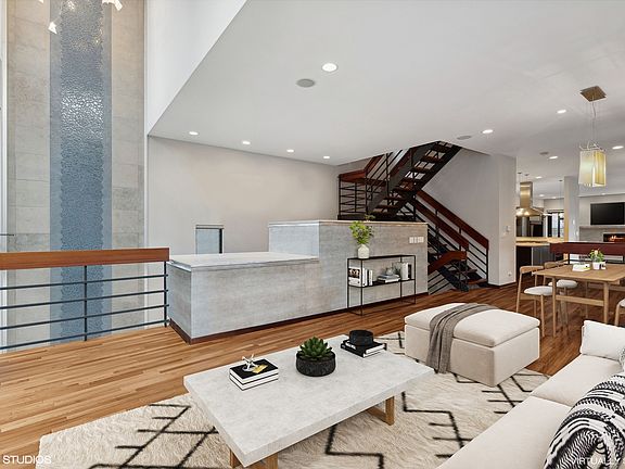 3rd image of 2611 N Magnolia Ave