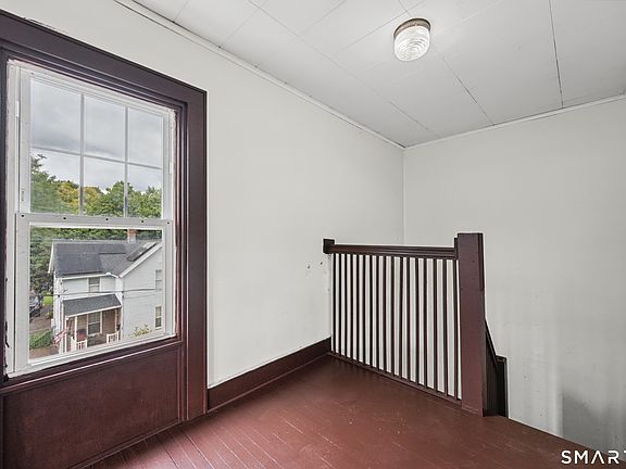 4th image of 32 Wood Street