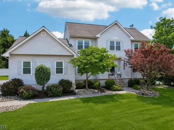 33 Hughey Ln, Hillsborough Twp., NJ 08844