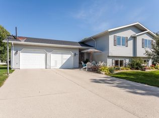 664 49th Ave S, Grand Forks, ND 58201