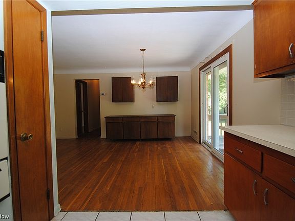 5th image of 8823 Falls Ln
