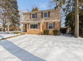 400 Hampton Ter, Libertyville, IL